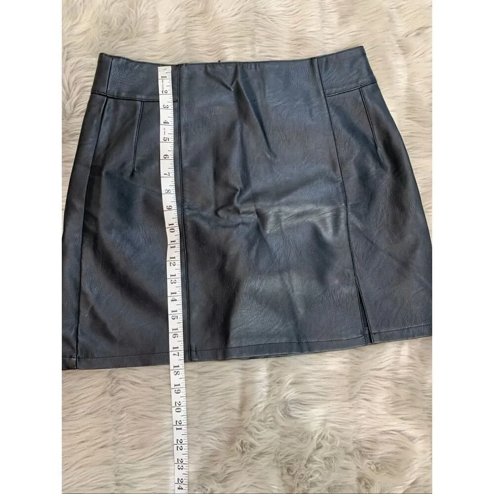 NWT- TopShop Eliesse Faux Leather Black Mini Skirt 14